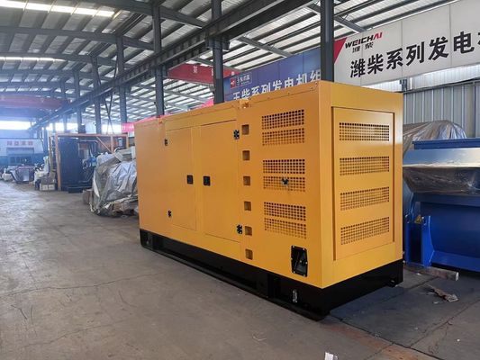 Sistema di raffreddamento ad acqua Generatore diesel Yuchai da 300 kW per potenza di riserva Silent Box